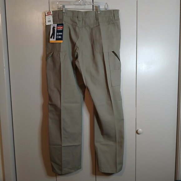 NWT Wrangler Workwear Utility Pockets Tan 40X32 (0344P2) - Picture 2 of 10